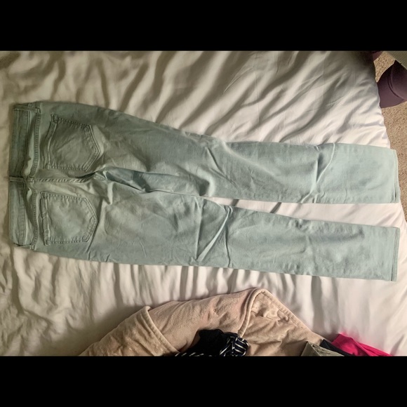 OLD NAVY LIGHT-WASHED JEANS - Picture 4 of 4